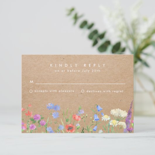 Wildflower Kraft Papier Rustieke Bruiloft RSVP Kaartje (Staand voorkant)