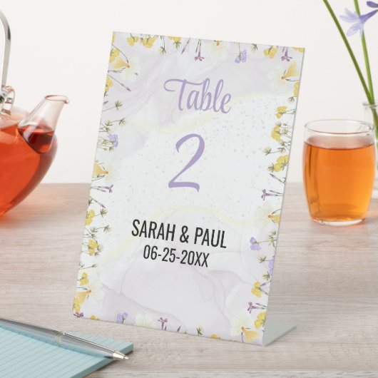 Wildflower Lavendel & Gele Trouwtafel Nummer Reclamebord Met Voetstuk (Insitu)