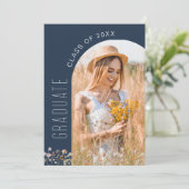 Wildflower Navy Blue Graduation Party Foto Kaart (Staand voorkant)