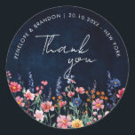 Wildflower Rustic Country Boho Wedding bedankt Ronde Sticker<br><div class="desc">Vier je liefde met deze levendige bruiloft dank u met een waterverf wilde bloem ontwerp in roze, paarse en groene tinten. Deze op natuur geïnspireerde uitnodiging is ideaal voor bruiloften met een tuin, lente of een rustiek thema en combineert delicate bloemaccenten met elegante typografie, waardoor een grillige en romantische touch...</div>