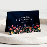 Wildflower Rustic Country Guest Name Place Card Kaart<br><div class="desc">Vier je liefde met deze levendige trouwplaatskaart met een waterverf wildflower-ontwerp in roze, paarse en groene tinten. Deze op natuur geïnspireerde uitnodiging is ideaal voor bruiloften met een tuin, lente of een rustiek thema en combineert delicate bloemaccenten met elegante typografie, waardoor een grillige en romantische touch wordt gecreëerd. Volledig aanpasbaar...</div>