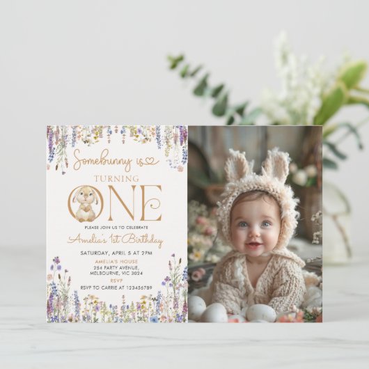 Wildflower Some Bunny wordt een 1e verjaardag Kaart (Staand voorkant)