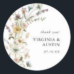 Wildflower Wedding Ronde Sticker<br><div class="desc">Wilde bloem Wedding Classic Round Sticker. Deze elegante witte sticker van de wildbloembruiloft is voorzien van prachtige handbeschilderde waterverf die roze,  stoffig blauw en sage groene geperste bloemen met zwarte tekst op een witte achtergrond. Zoek overeenkomende objecten in de uitnodigingen voor Wildflower Wedding | Collectie geperste bloemen.</div>