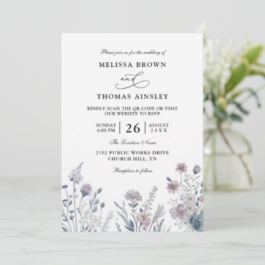 Wildflowers Elegant Modern Budget QR Code Wedding Kaart (Staand voorkant)