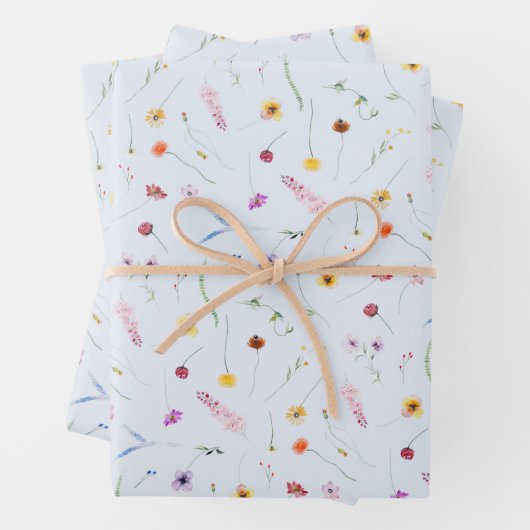 Wildflowers op blauw inpakpapier vel (In situ)