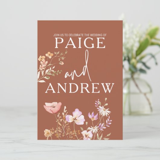 Wildflowers Teracotta Boerderij Huwelijksuitnodigi Kaart (Staand voorkant)