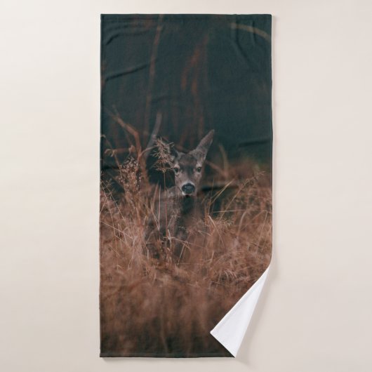 WILDLIFE-FOTOGRAFIE VAN GRAY-DEER, OVERGELEGD DOOR BADHANDDOEK (Badhanddoek)