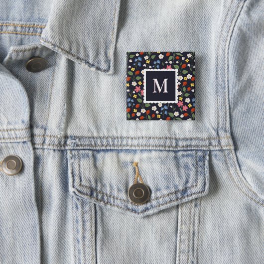Wildstrawberry patterned Monogrammed Navy Vierkante Button 5,1 Cm (In situ)