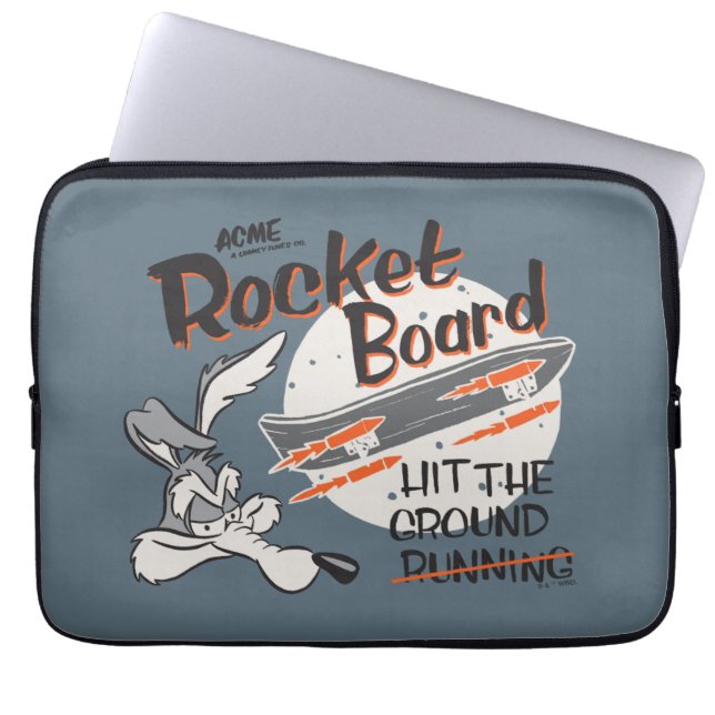 WILE E. COYOTE™ ACME Rocket Board Laptop Sleeve (Voorkant)