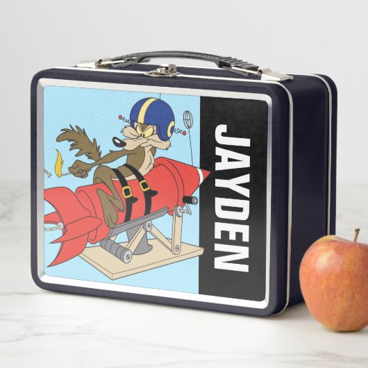 WILE E. COYOTE™ lanceert rode raket | Naam toevoeg (In situ)