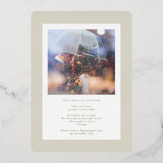 Wilflower Bewerkbaar 1e Jubileum Sage en Gold Folie Uitnodiging (Achterkant)