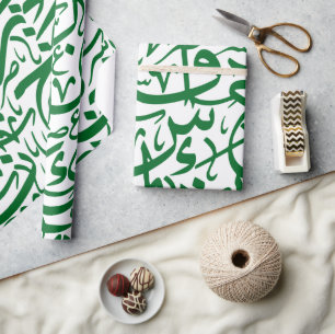 Willekeurige Arabische alfabetten in groen Cadeaupapier