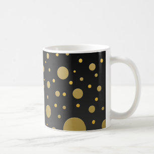 Willekeurige gouden stippen op zwart koffiemok