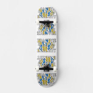 Willekeurige handelingen van aangepaste skateboard