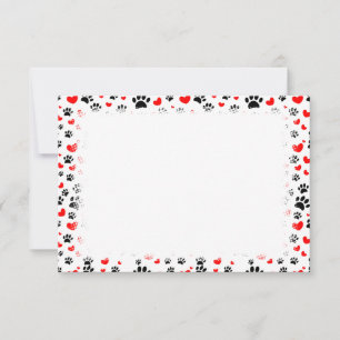 Willekeurige hondenpootafdrukken en rode harten bl notitiekaartje