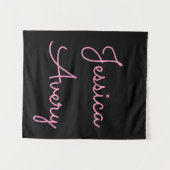Willekeurige naam | Cool Editable Pink Script op z Wandkleed (Voorkant (horizontaal))