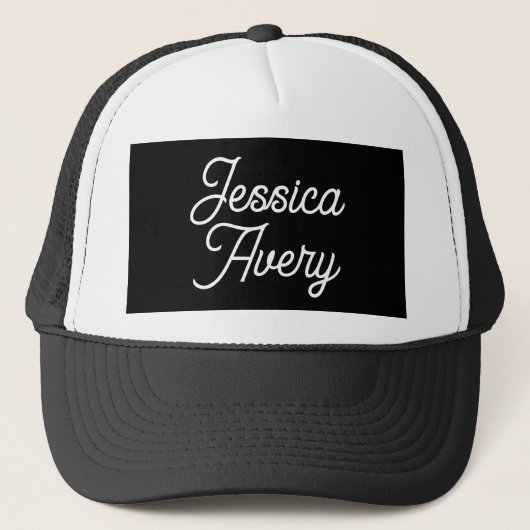 Willekeurige naam | Elegant  wit script op zwart Trucker Pet (Voorkant)