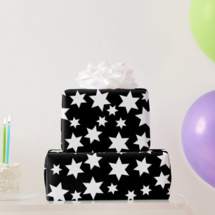 Willekeurige witte sterren op zwart cadeaupapier