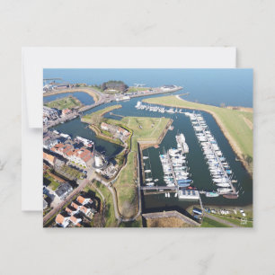 Willemstad in Nederland met moderne haven. Briefkaart