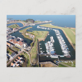 Willemstad in Nederland met moderne haven. Briefkaart