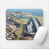 Willemstad in Nederland met moderne haven. Muismat (Met muis)