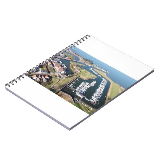 Willemstad in Nederland met moderne haven. Notitieboek (Linkerzijde)