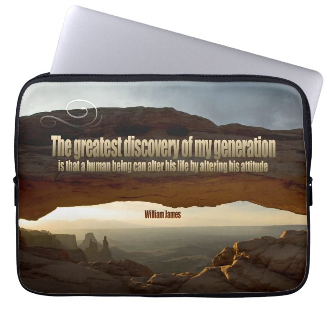 William James Inspirerend Quote "Attitude" Laptop Sleeve (Voorkant)