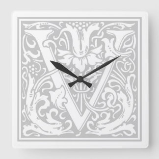 William Morris Alphabet "V" Square Wall Clock Vierkante Klok