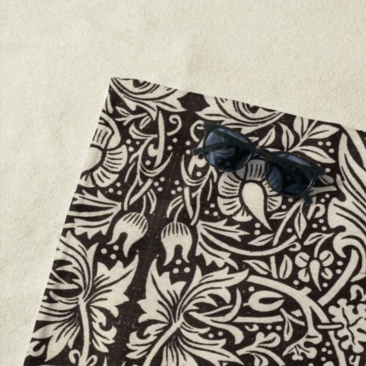 William Morris Daffodil Floral Wallpaper Strandlaken (In situ)