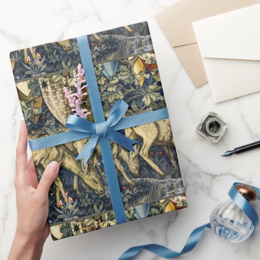 William Morris Deer and Shields in Verdant Realm Cadeaupapier (Geschenken)