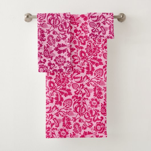William Morris Floral Damask, Fuchsia and Pink Bad Handdoek (Insitu)
