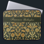 William Morris Gold Floral Laptop Sleeve<br><div class="desc">Dit eenvoudige maar elegante ontwerp is voorzien van een William Morris geïnspireerd tan,  goud en zwart bloemmotief. Bescherm uw laptop of tablet in stijl! Voeg een naam toe om het te personaliseren. Een mooi kerst- of Moederdag-cadeau. Creëer door Simply Farmhouse Press.</div>