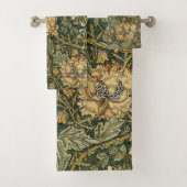 William Morris Honeysuckle Green Floral Bad Handdoek (Insitu)