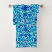 William Morris Hyacinth Print, Aqua en Turquoise Bad Handdoek (Insitu)