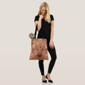 William Morris Hyacinth Print, Brown en Beige Tote Bag (Op model)