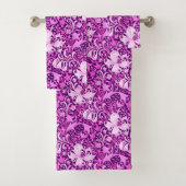 William Morris Iris en Lily, Amethyst Paars Bad Handdoek (Insitu)