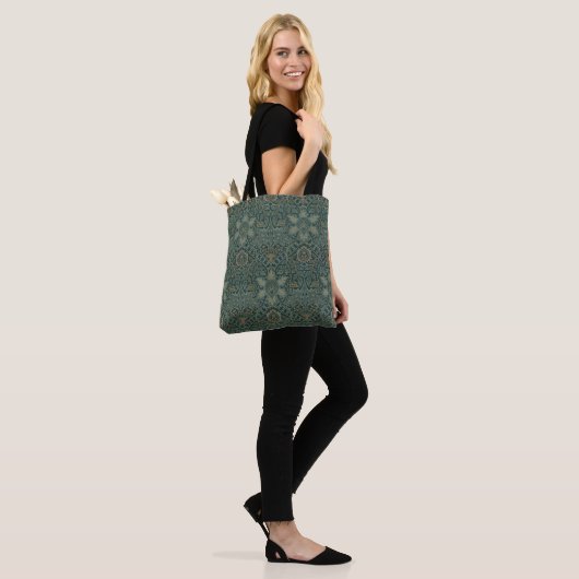 William Morris Ispahan Pattern Tote Bag (Op model)