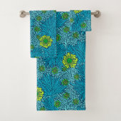 William Morris Marigold, Turquoise & Cobalt Blue Bad Handdoek (Insitu)