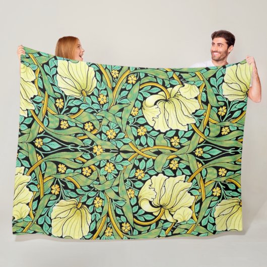 William Morris Pimpernel Mission Style Fleece Deken (In situ)
