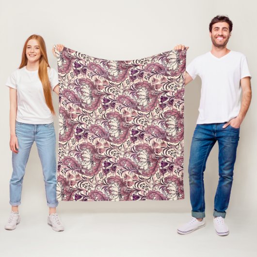 William Morris Roos Gold Cream Floral Pattern Fleece Deken (In situ)