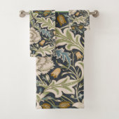 William Morris Severn Floral Pattern Classic Bad Handdoek (Insitu)
