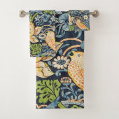 William Morris Strawberry Thief Floral Pattern Bad Handdoek (Insitu)