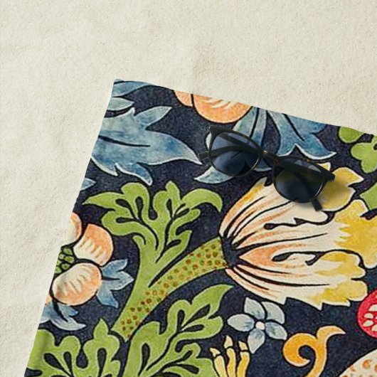 William Morris Strawberry Thief Floral Pattern Strandlaken (In situ)