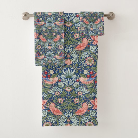 William Morris Strawberry Thief Navy Koraal Bad Handdoek (Insitu)
