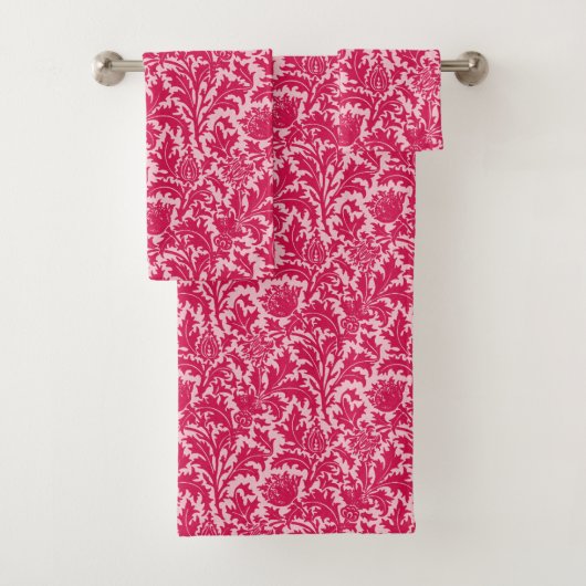 William Morris Thistle Damask, Fuchsia Pink Bad Handdoek (Insitu)