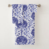 William Morris Tree of Life, Cobalt Blue en White Bad Handdoek (Insitu)