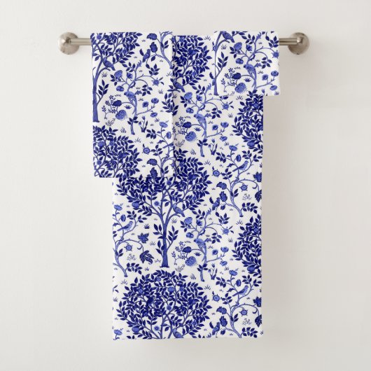 William Morris Tree of Life, Cobalt Blue en White Bad Handdoek (Insitu)