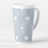 William Morris Tulips in White Pattern Latte Mok (Rechterhoek)