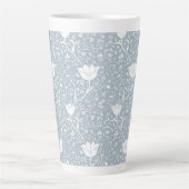 William Morris Tulips in White Pattern Latte Mok (Voorkant)