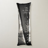 Williamsburg brug in New York City 's nachts Lichaamskussen (Achterkant (Verticaal))